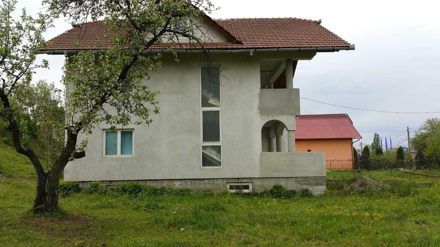 Casă cu 4 camere în Central