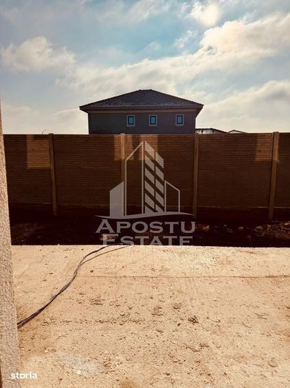 Casă cu 3 camere cu Teren 170000 Mp în Central