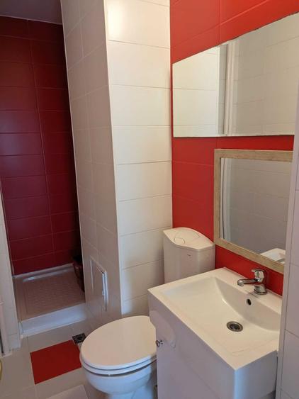 Inchiriez apartament 4 camere zona Nufarul - 2