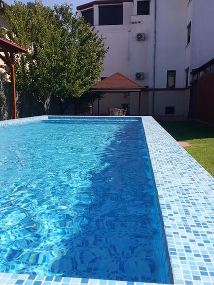 Casă individuală cu 9 camere cu Canalizare în Titulescu