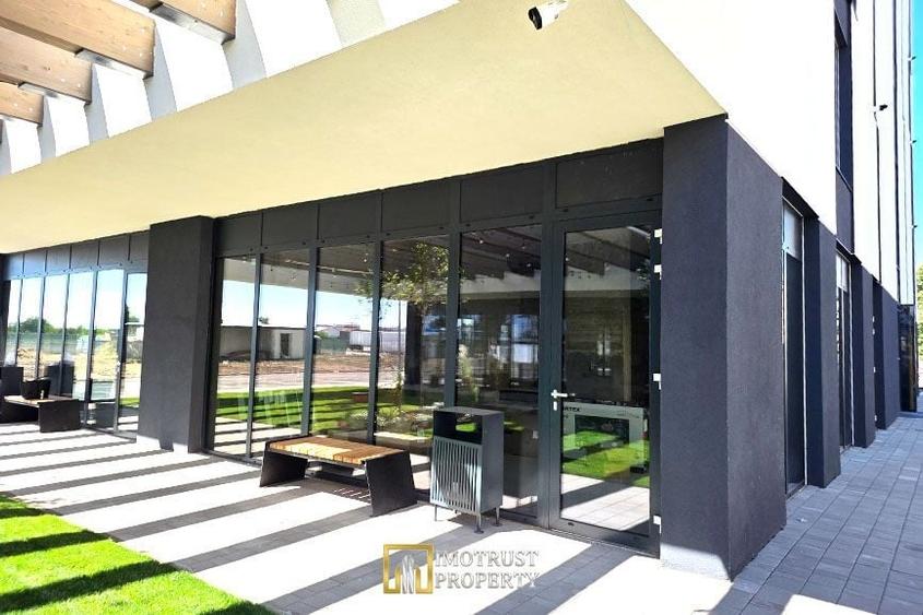 Spațiu comercial, de 49.779998779297 mp, în Confecții