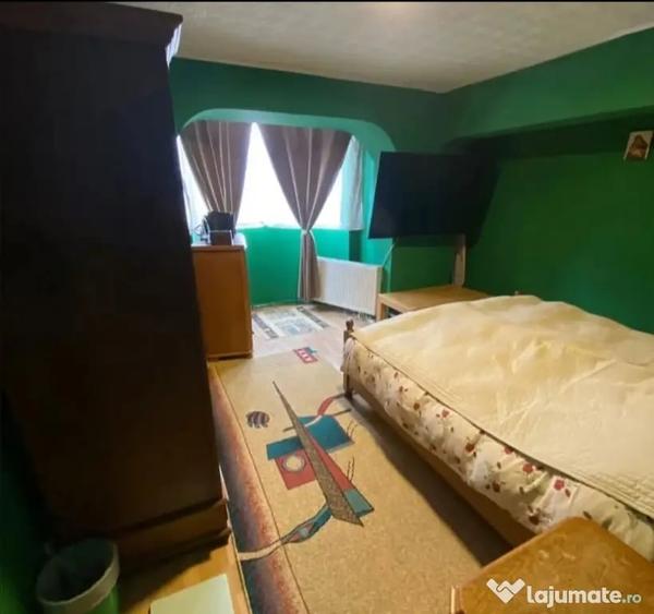 Apartament cu 4 camere decomandat în Central