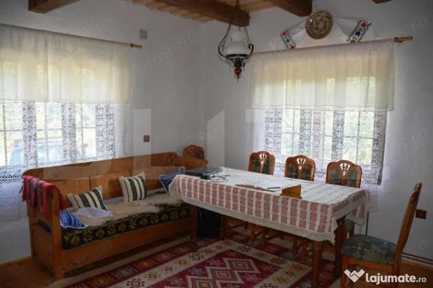 Casă cu 7 camere cu Teren 500 Mp în Buru