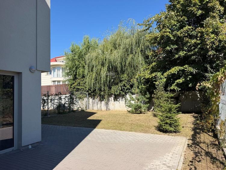 Casă individuală cu 5 camere cu Canalizare în Nord