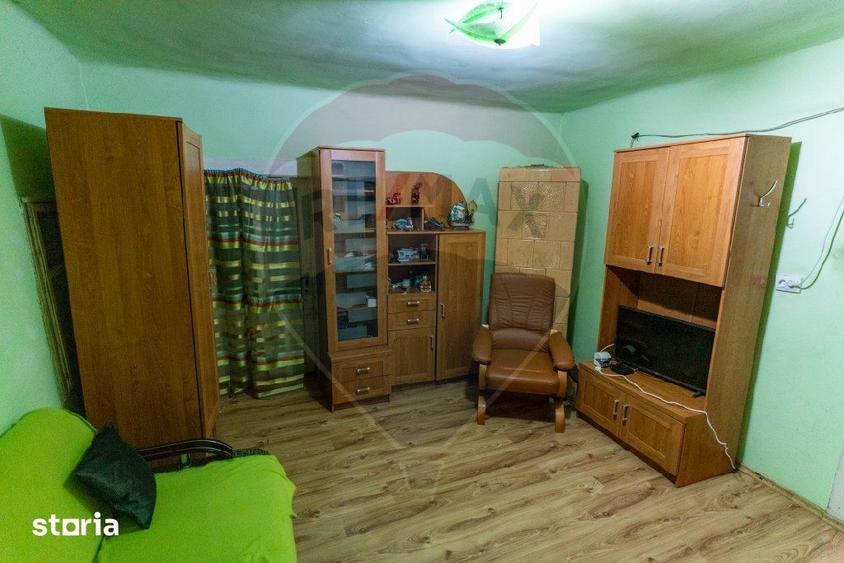 Casă cu 4 camere cu Teren 7139 Mp în Central
