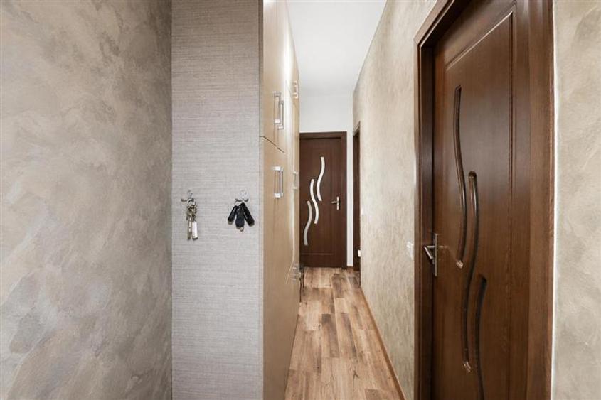Apartament cu 2 camere decomandat în Tractorul