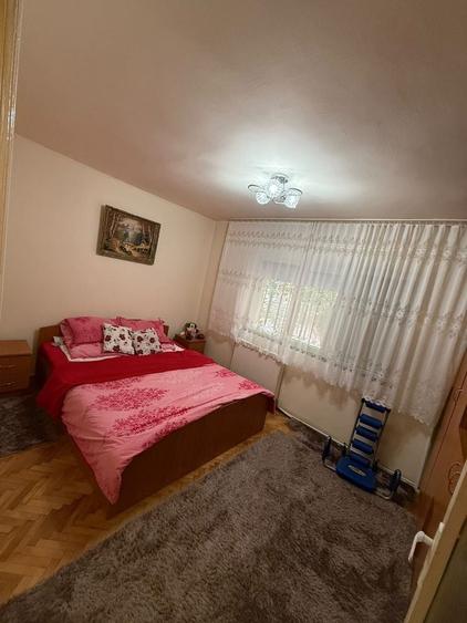 Apartament cu 3 camere decomandat în Micro 16