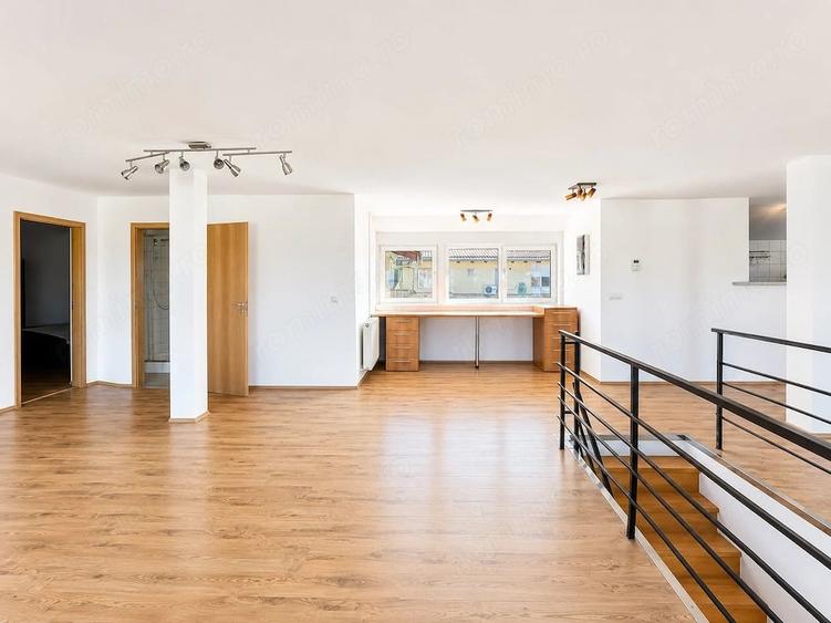 Apartament cu 4 camere decomandat în Girocului