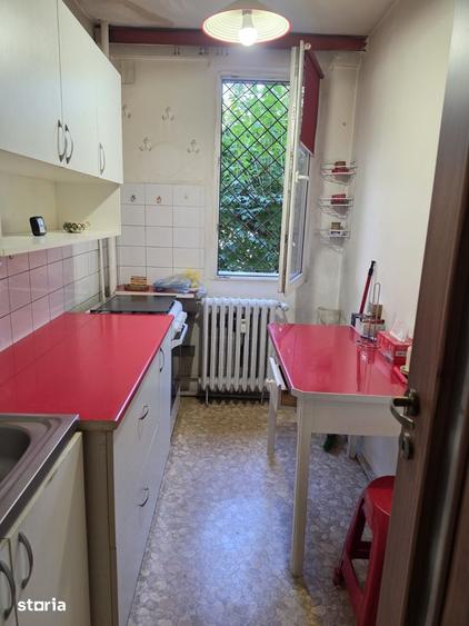 Colentina, intersectie Fundeni, bloc reabilitat, stradal, vedere fata - 1