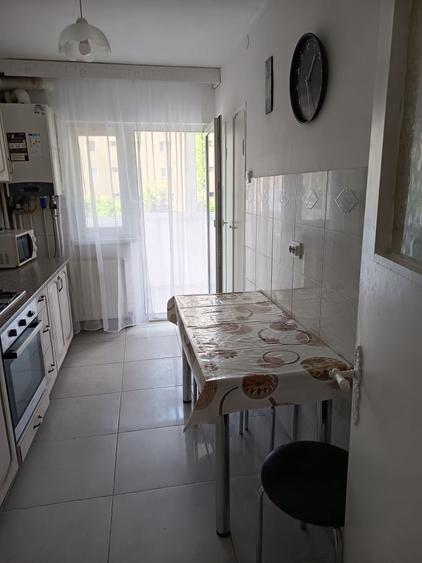 Ofer spre inchiriere apartament cu trei camere - 8