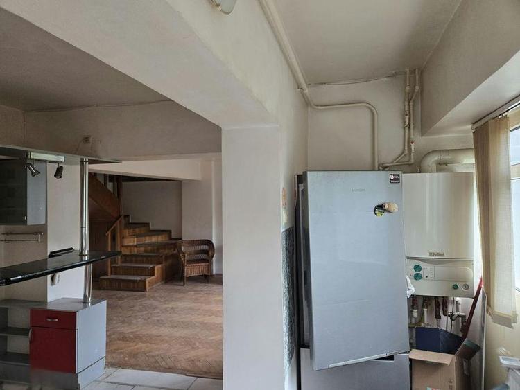 Apartament cu 3 camere decomandat în Călărași
