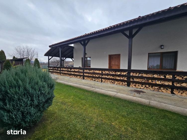 Casă cu 4 camere cu Teren 740 Mp în Central