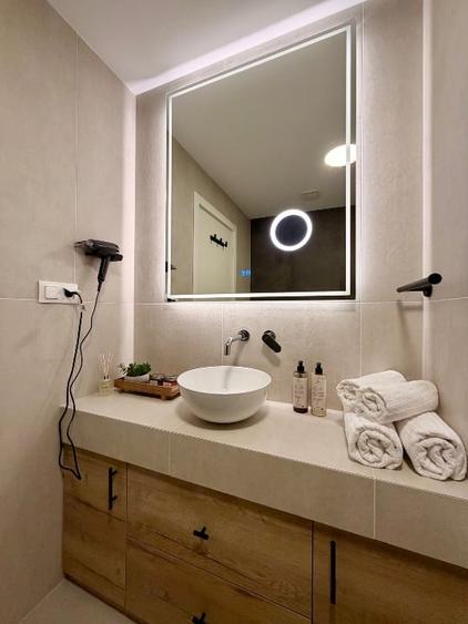 Apartament cu 2 camere decomandat, mobilat în Central