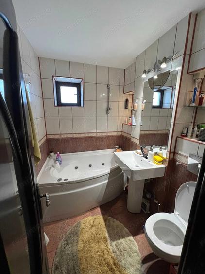 Apartament cu 4 camere decomandat în Mazepa 1