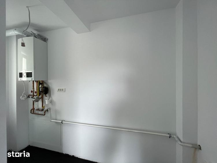 Casă cu 5 camere cu Teren 330 Mp în Plopi