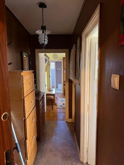 Apartament cu 3 camere semidecomandat, mobilat în Titan