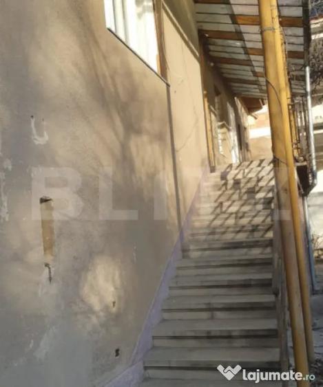 Casă cu 6 camere cu Teren 540 Mp în Bălcescu