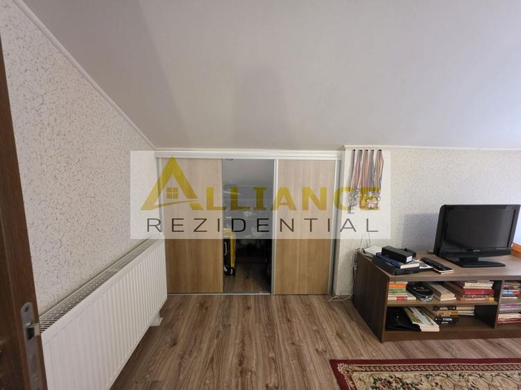 Casă individuală cu 5 camere cu Canalizare în Sud