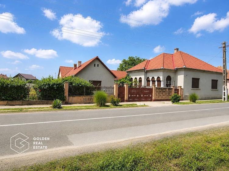 Casă cu Teren 2355 Mp în Ususău