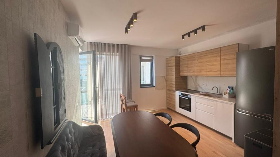 Apartament cu 3 camere decomandat în Aviației