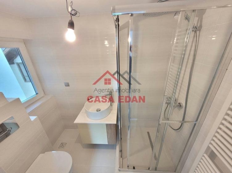 Casă individuală cu 6 camere cu Teren 550 Mp în Central