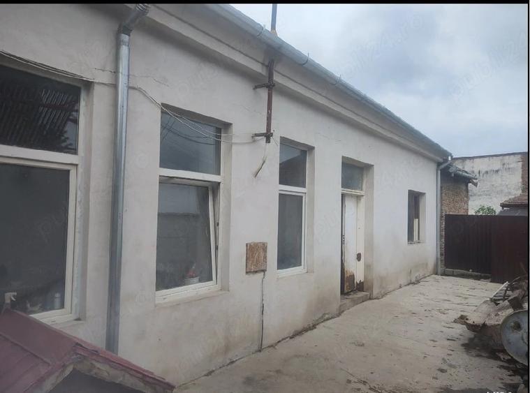 Casă cu 3 camere cu Teren 200 Mp în Central