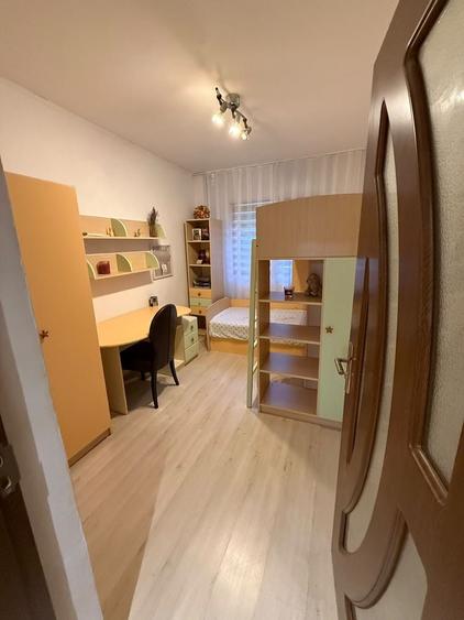 Apartament cu 3 camere decomandat în Milcov
