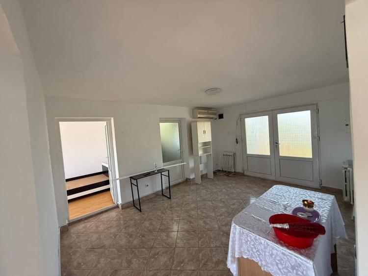 Apartament cu 3 camere decomandat în C5
