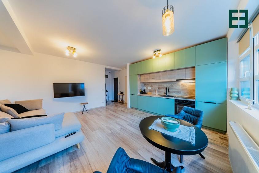 Apartament cu 2 camere, mobilat în Est