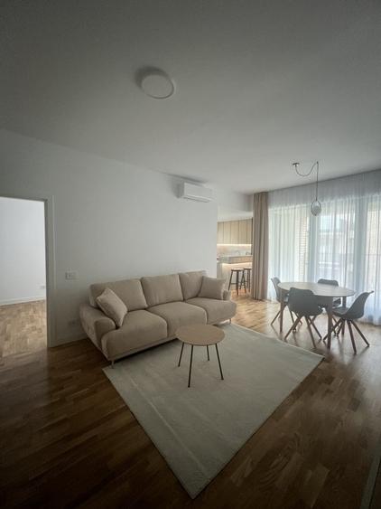 Apartament cu 3 camere semidecomandat în Central