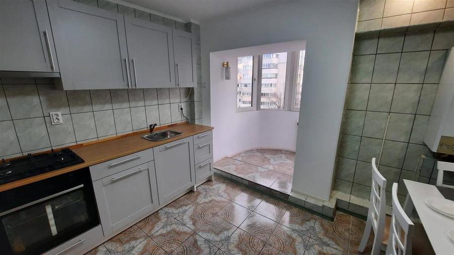Apartament cu 3 camere decomandat în Călărași