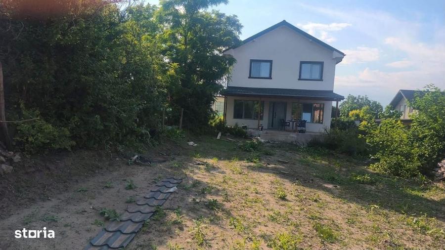 Casă cu 4 camere în Central