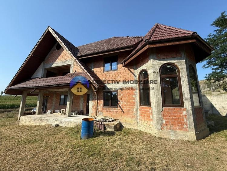 Casă individuală cu 5 camere cu Teren 2000 Mp în Gârcina