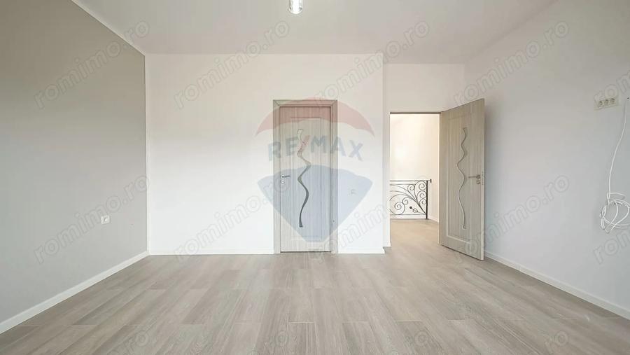 Casă cu 5 camere cu Teren 400 Mp în Bunloc