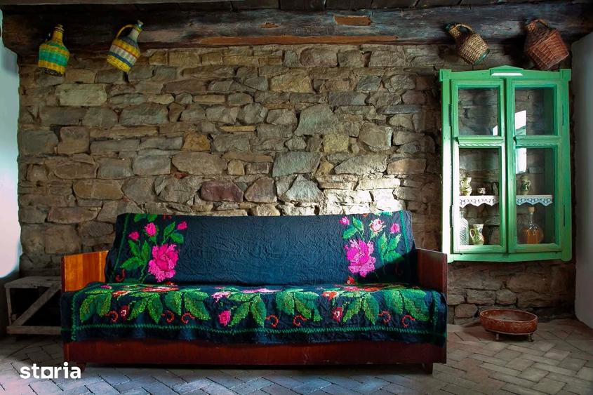 Casă cu 2 camere cu Teren 5032 Mp în Geaca