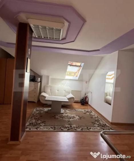 Apartament cu 7 camere decomandat în Central