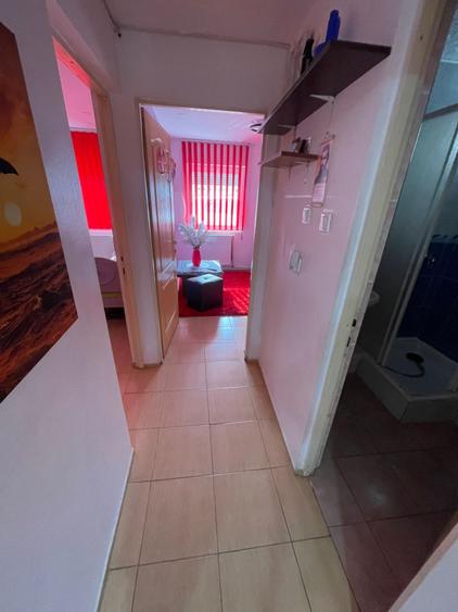 Apartament cu 3 camere semidecomandat în Cetate