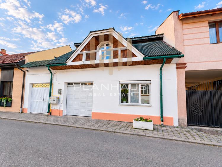 Casă cu 4 camere cu Garaj în Central