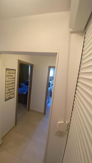 Apartament cu 3 camere decomandat, mobilat în Poarta 6