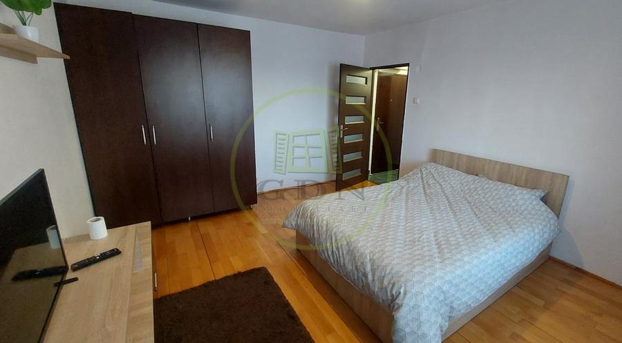 Garsonieră decomandată, mobilată în Rovine