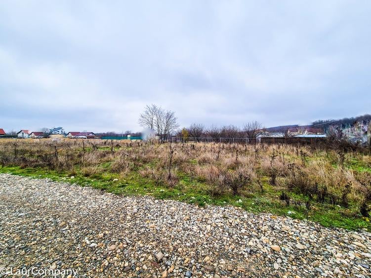 Teren Construcții intravilan de 909 mp, în Smeura