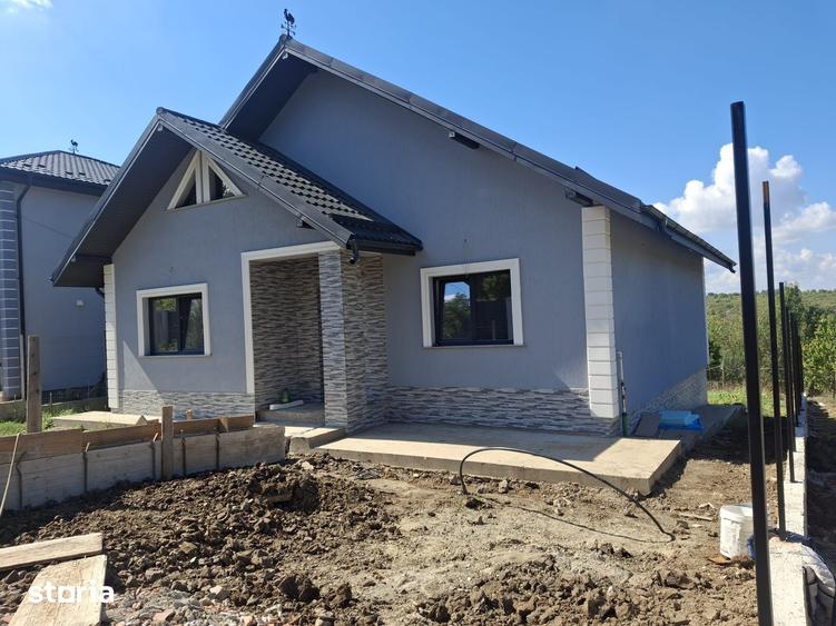 Casă cu 3 camere cu Teren 475 Mp în Bucium