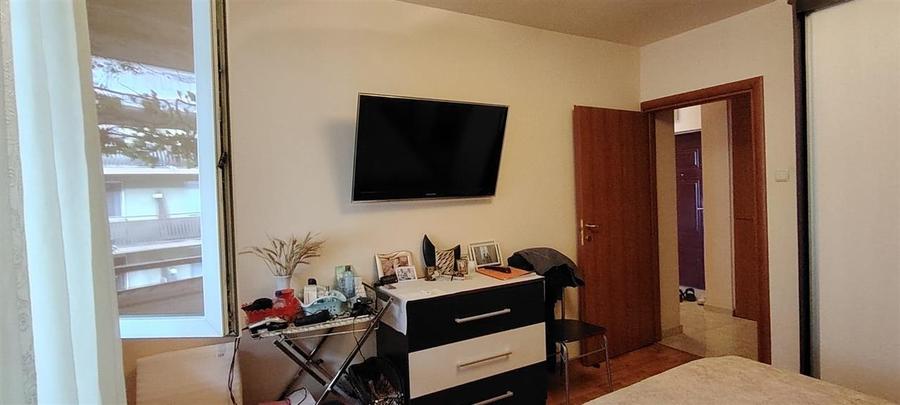 Apartament cu 3 camere semidecomandat în Nufărul