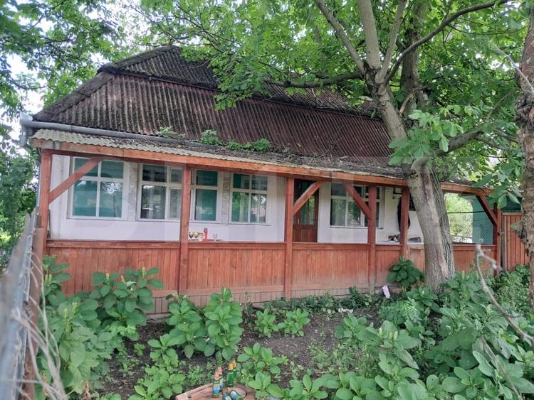 Casă individuală cu 3 camere cu Canalizare în Cristești