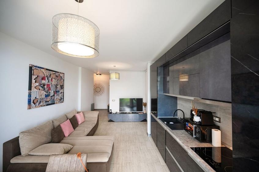 Apartament cu 3 camere decomandat în Mamaia-Sat