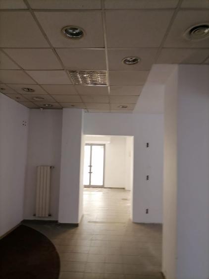 Spațiu comercial, de 152 mp, în Petros