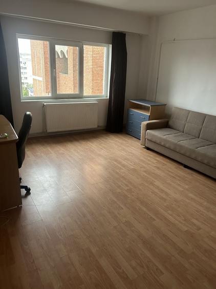 Apartament cu 2 camere decomandat în Exterior Vest