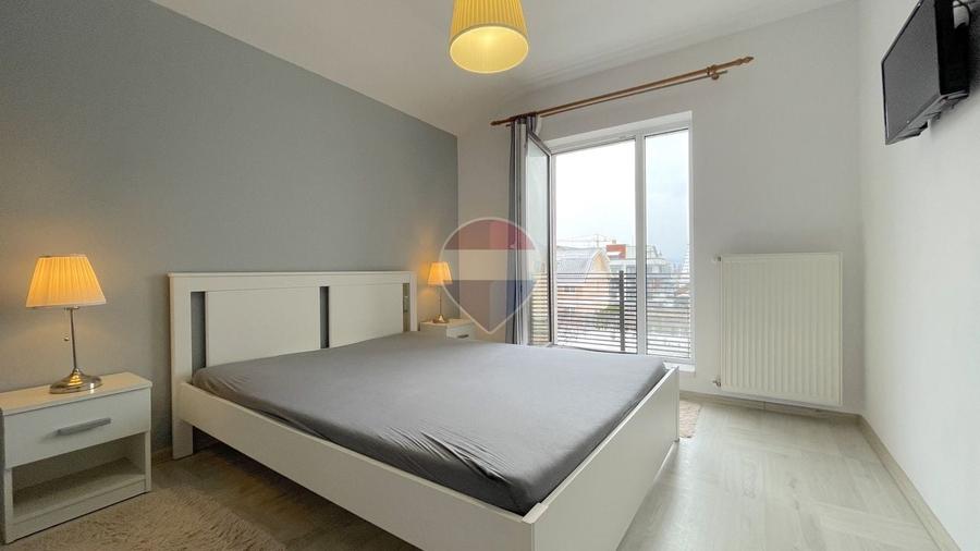 Apartament cu 2 camere decomandat în Tractorul