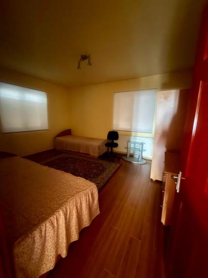 Casă individuală cu 8 camere cu Teren 484 Mp în Cetate