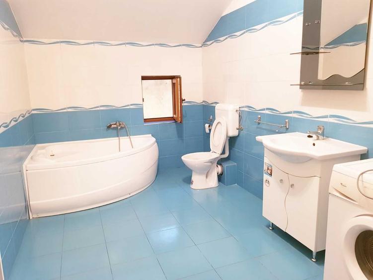 Apartament cu 3 camere decomandat în Exterior Vest